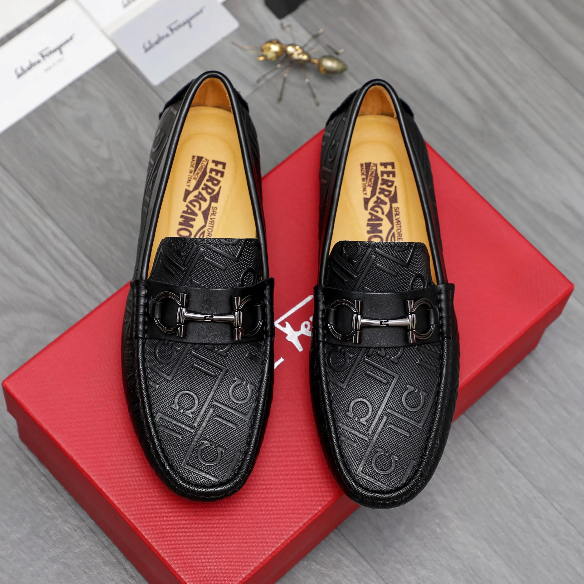 Men's shoes 💰400 Product trademark: Ferragamo "Ferragamo" casual slip-on shoes Regular size: 38-45 (45. Customized, non-returnable) Product materials: Selected embossed cowhide upper, pigskin lining, rubber outsole